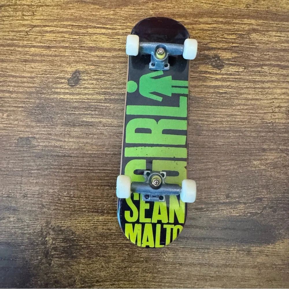 Tech Deck Girl Skateboards Sean Malto Fingerboards Set of 2‎ Rare